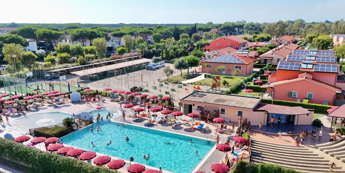 Residence with swimming pool in Mazzanta just 600 meters from the beach - Housity