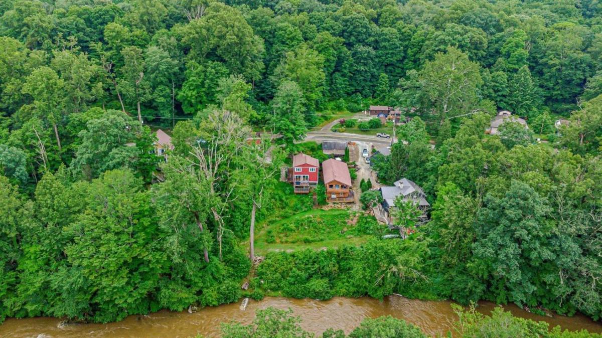 Pet Friendly Creekside Cabin At Darlington - Housity