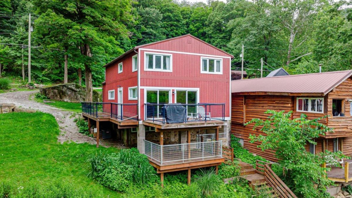 Pet Friendly Creekside Cabin At Darlington - Housity