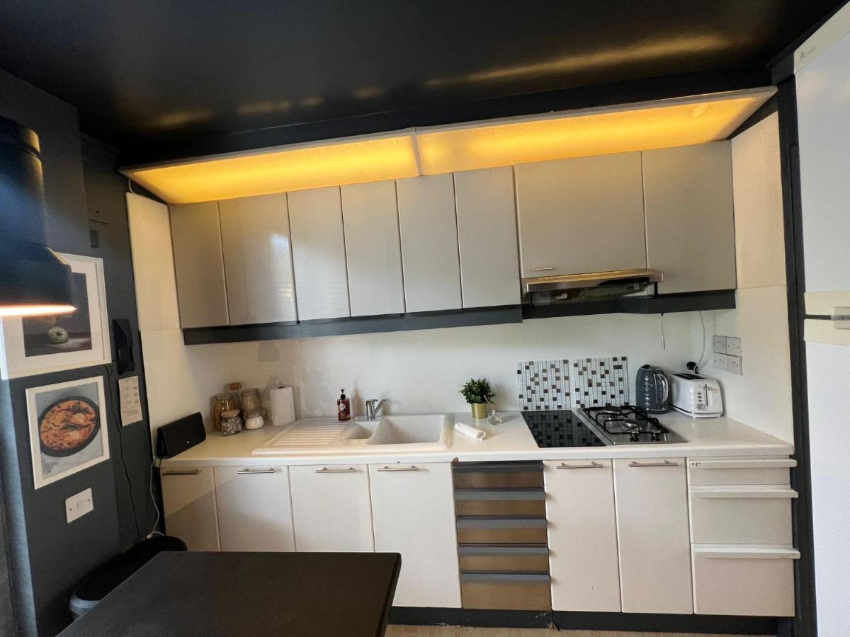 One Bed House in Camden Town - Housity