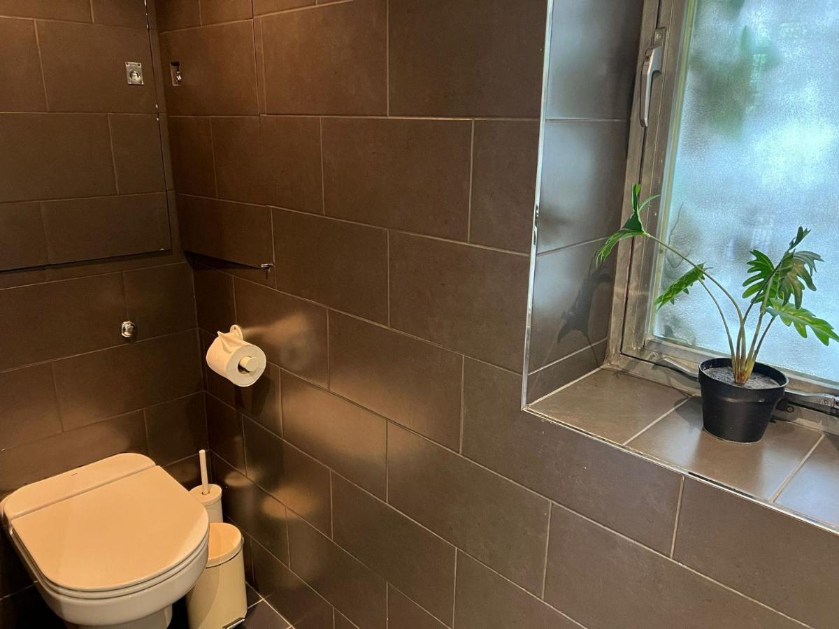 One Bed House in Camden Town - Housity