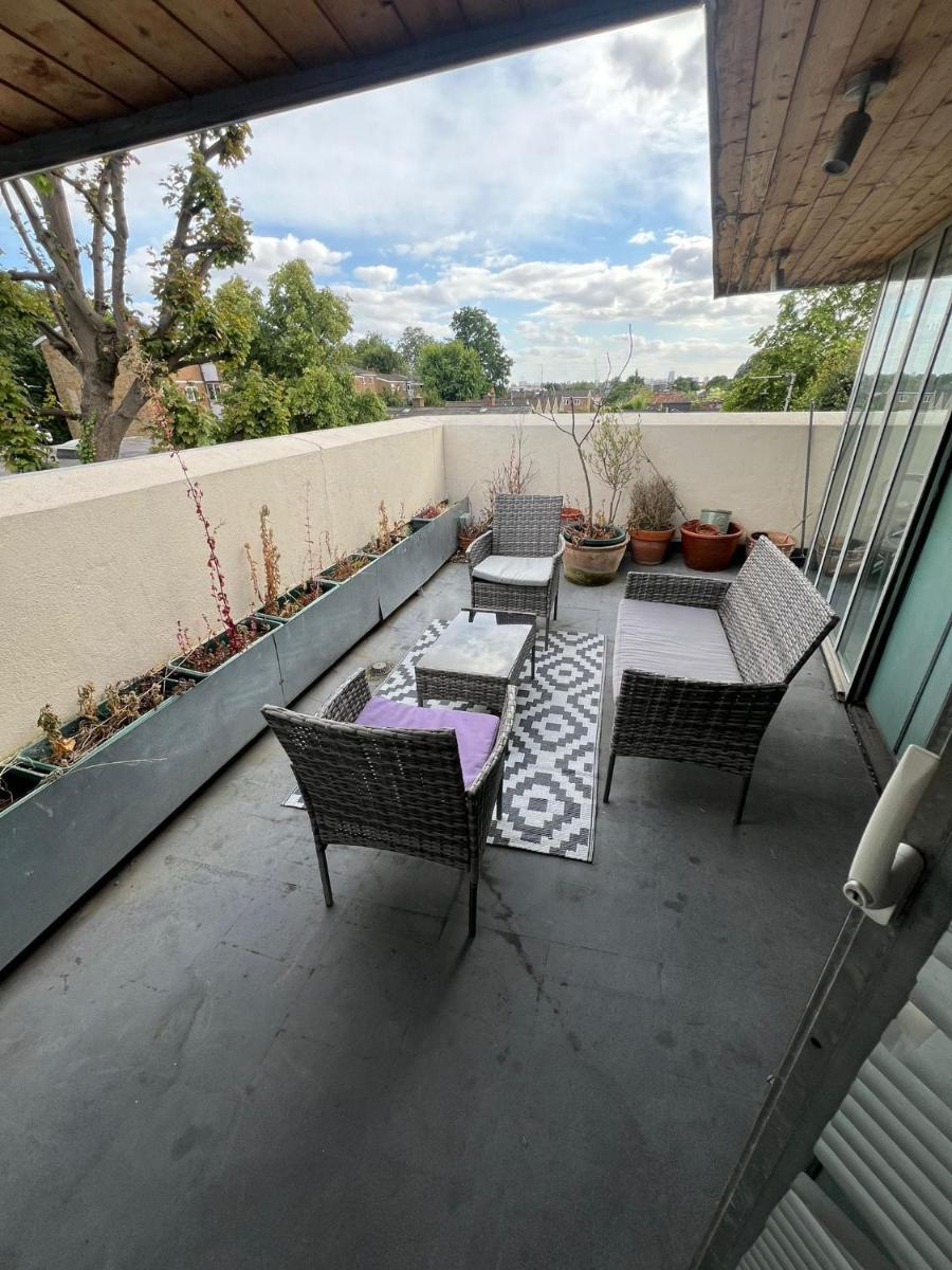 One Bed House in Camden Town - Housity