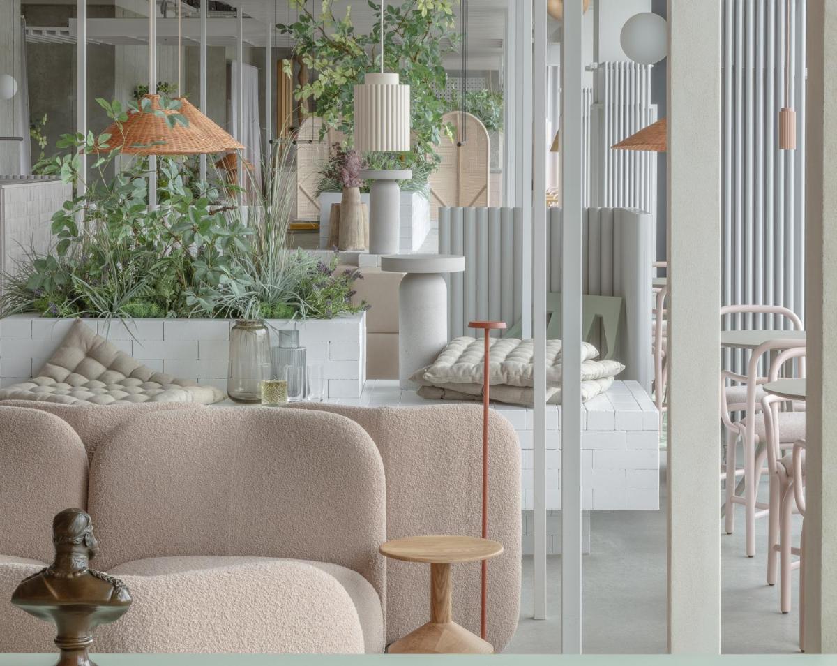 Locke at East Side Gallery - Housity