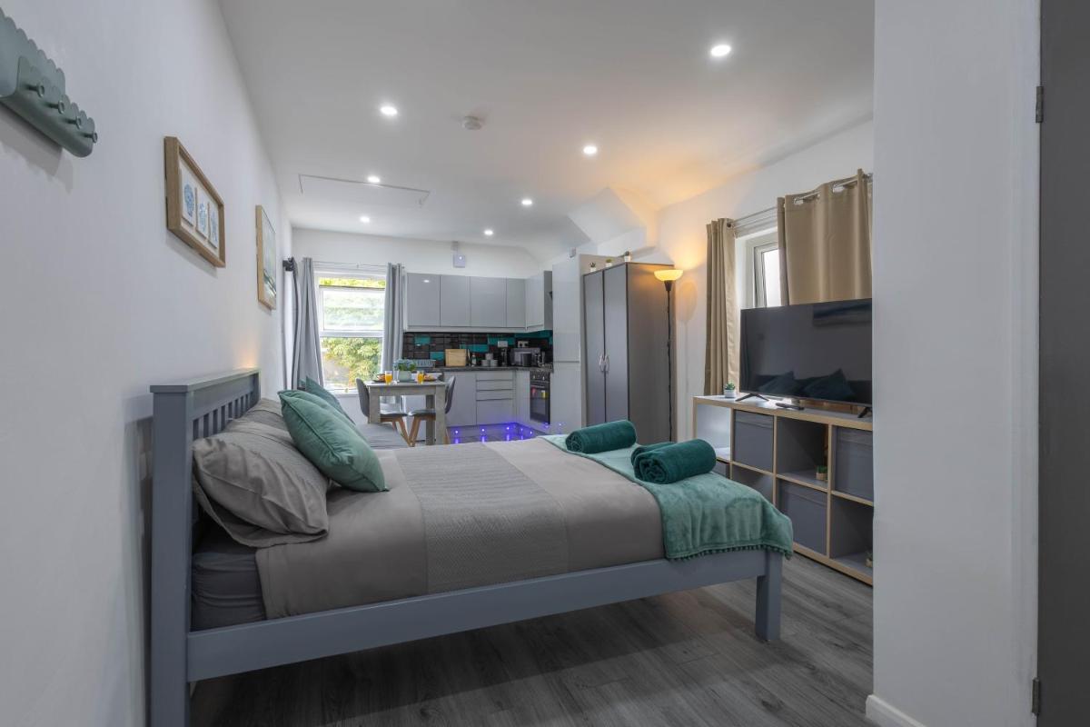 Spacious Studio Apartment In Cardiff City Centre - Housity