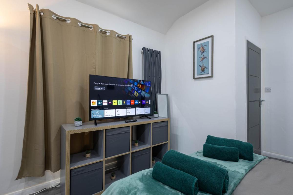 Spacious Studio Apartment In Cardiff City Centre - Housity
