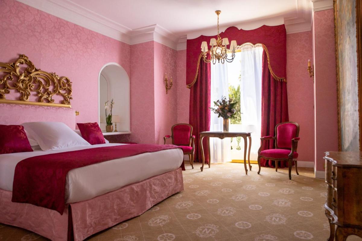 Un ou plusieurs lits dans un hébergement de l'établissement Hotel Le Negresco