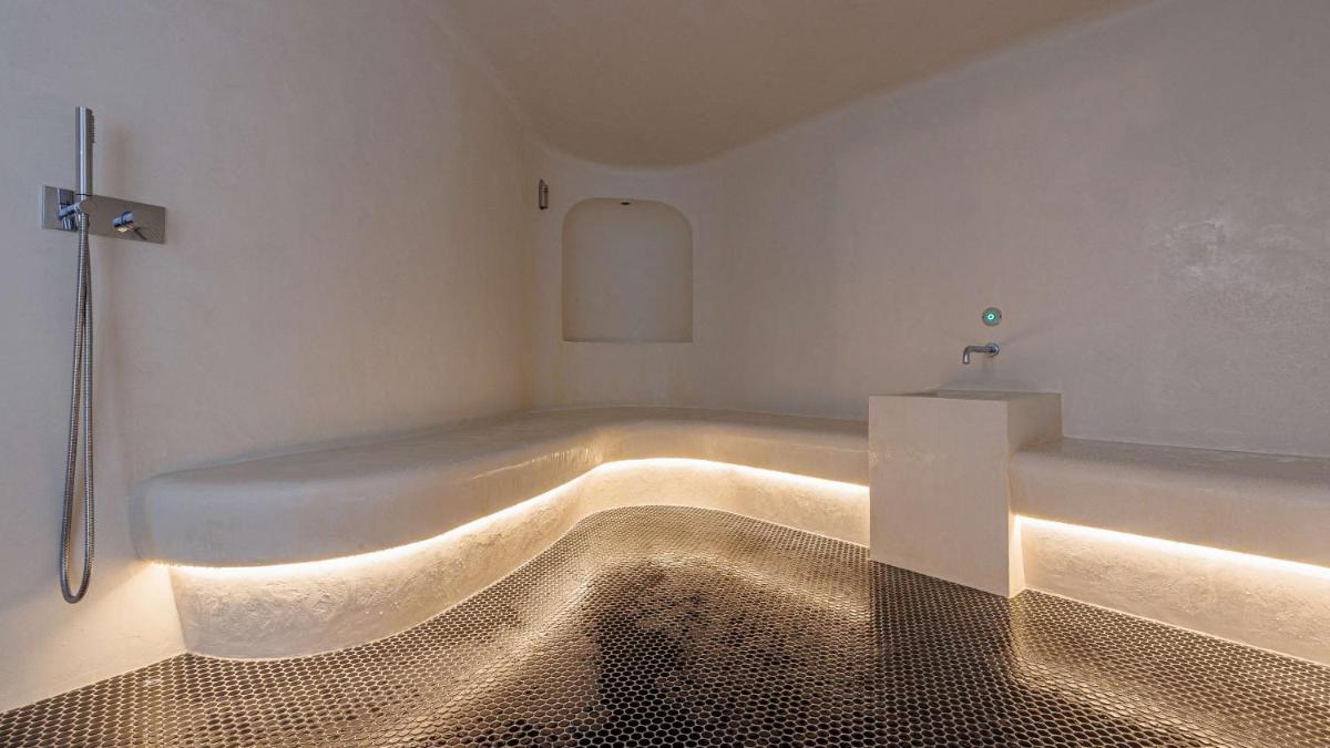 Salle de bains dans l'établissement Domaine de Dolomieu Hotel & Spa - BW Premier Collection