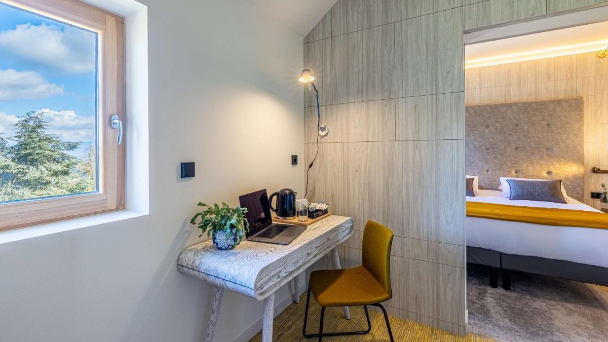Un ou plusieurs lits dans un hébergement de l'établissement Domaine de Dolomieu Hotel & Spa - BW Premier Collection