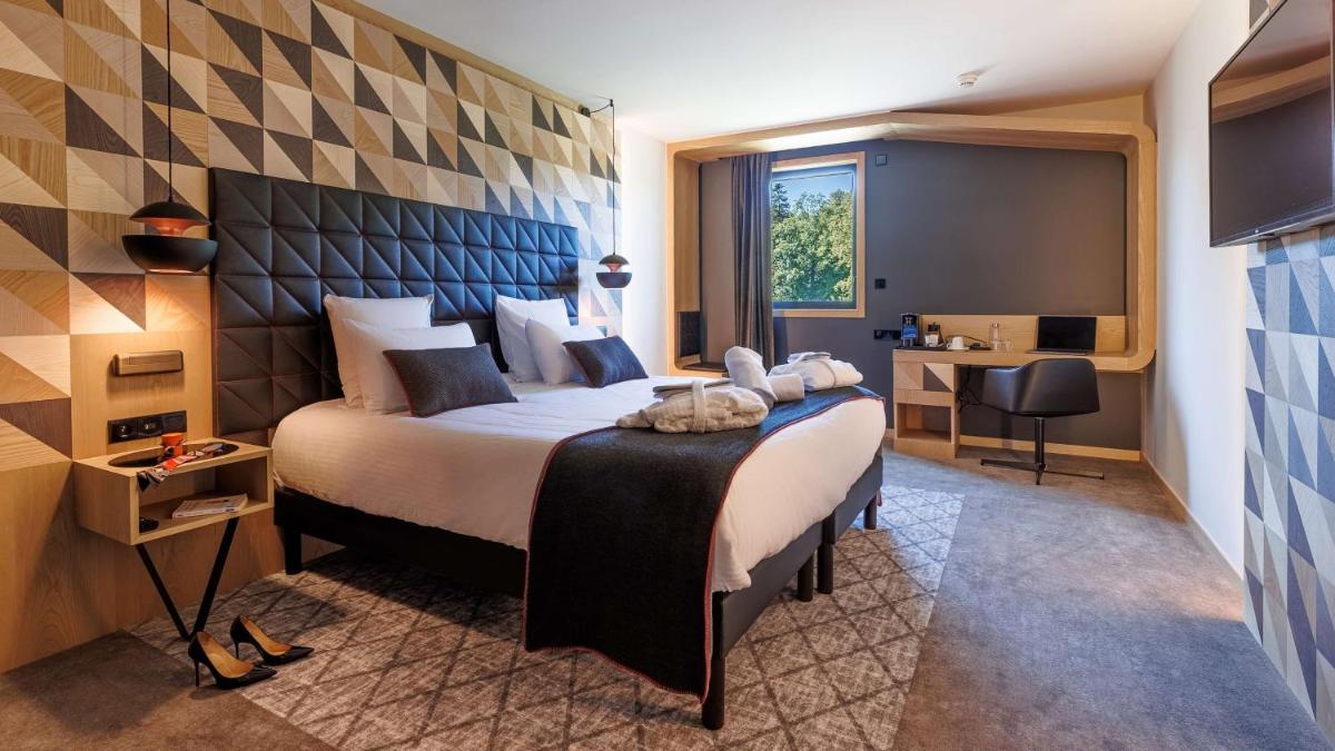 Un ou plusieurs lits dans un hébergement de l'établissement Domaine de Dolomieu Hotel & Spa - BW Premier Collection