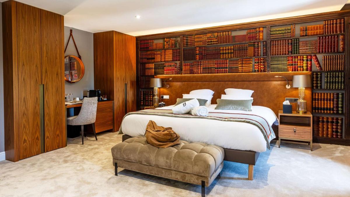 Un ou plusieurs lits dans un hébergement de l'établissement Domaine de Dolomieu Hotel & Spa - BW Premier Collection