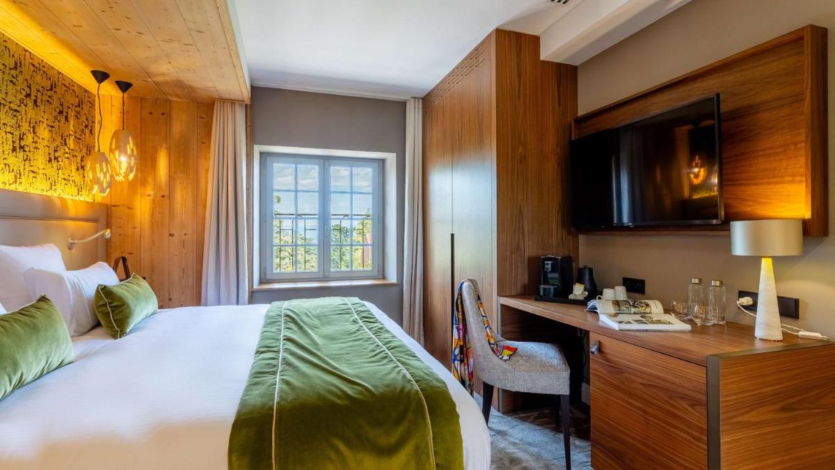 Un ou plusieurs lits dans un hébergement de l'établissement Domaine de Dolomieu Hotel & Spa - BW Premier Collection