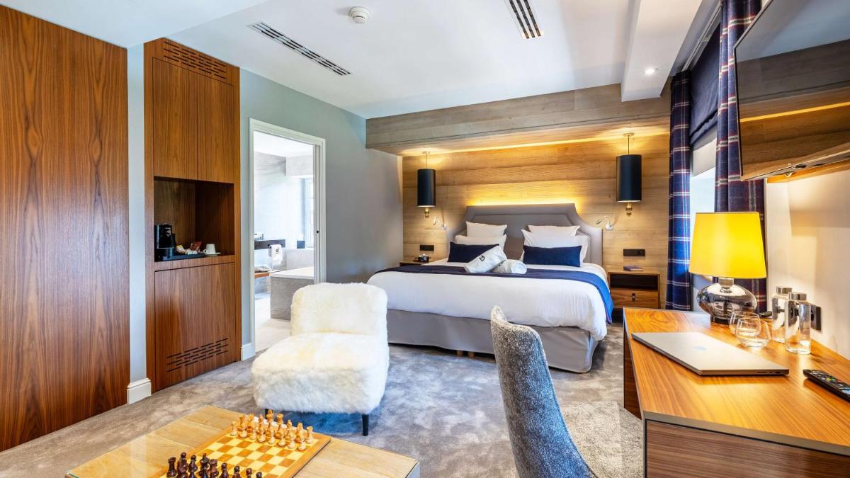 Un ou plusieurs lits dans un hébergement de l'établissement Domaine de Dolomieu Hotel & Spa - BW Premier Collection