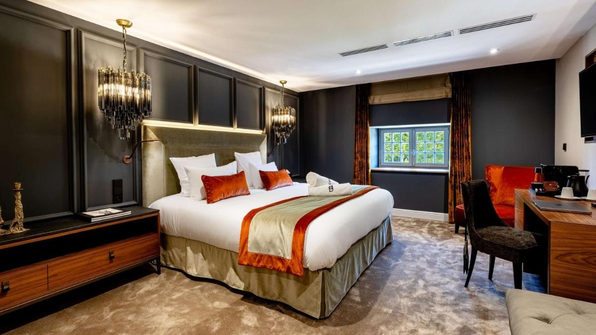 Un ou plusieurs lits dans un hébergement de l'établissement Domaine de Dolomieu Hotel & Spa - BW Premier Collection