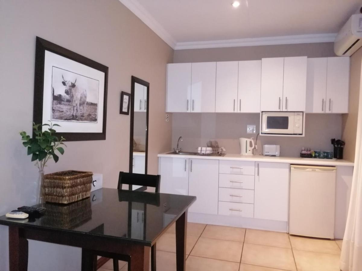 Tropical Seaside Suite 14 - Housity