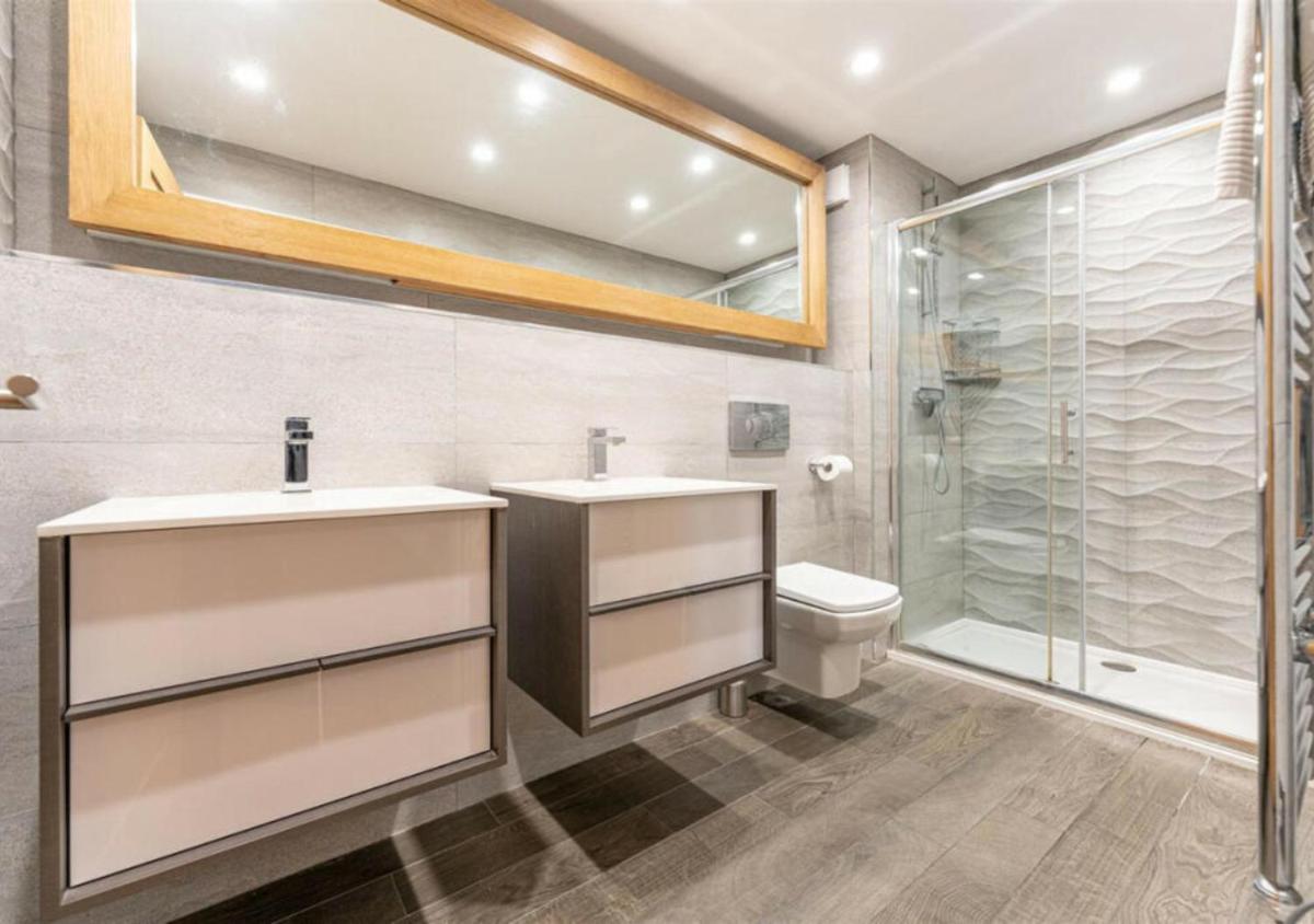 Cottage In The Wood - Housity