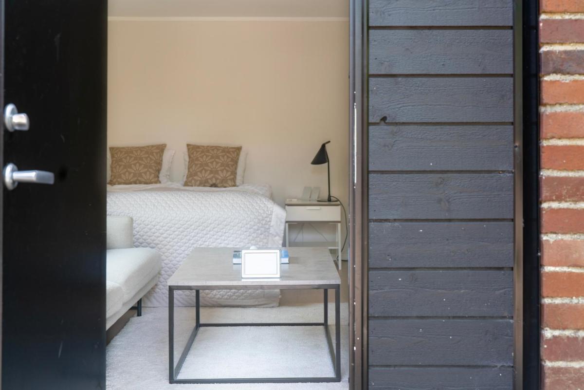Falsterbo Guesthouse - Modern Comfort with Private Patio - Housity