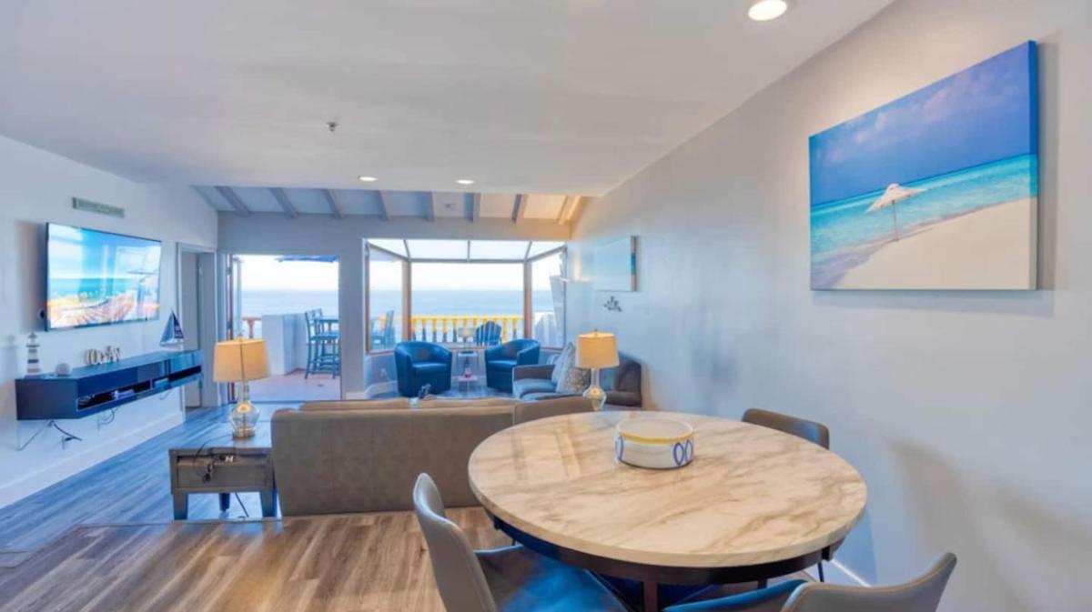Catalina Island Getaway With 6 Seat Golf Cart Ac - Housity