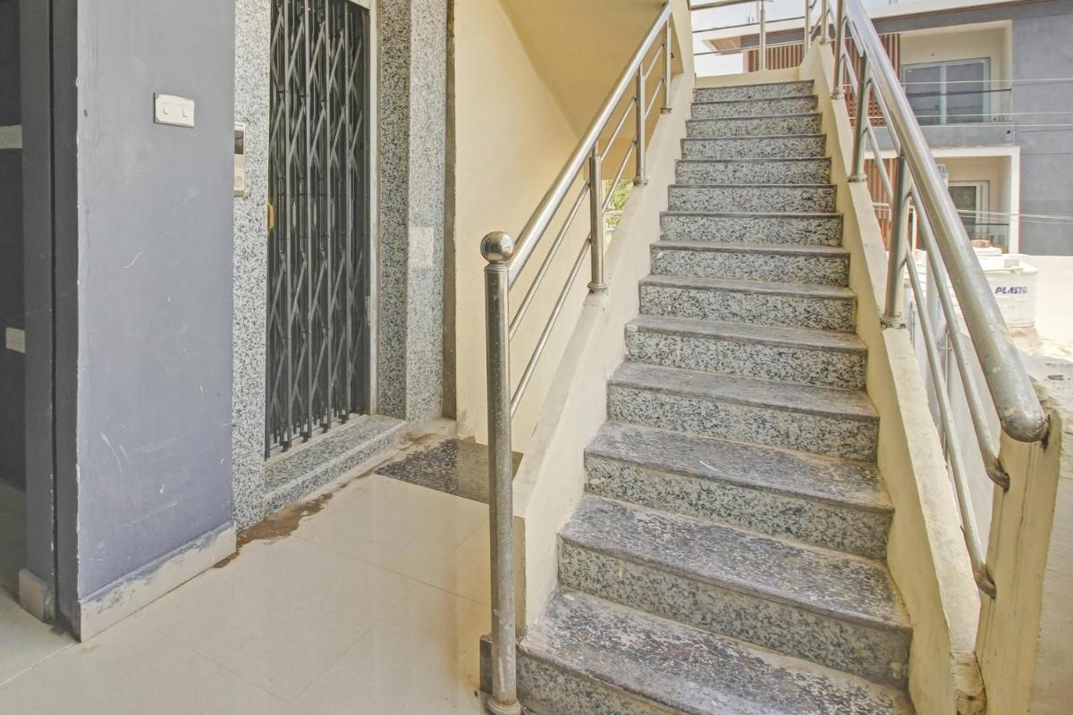 Flagship RED MOON HOTEL - Housity