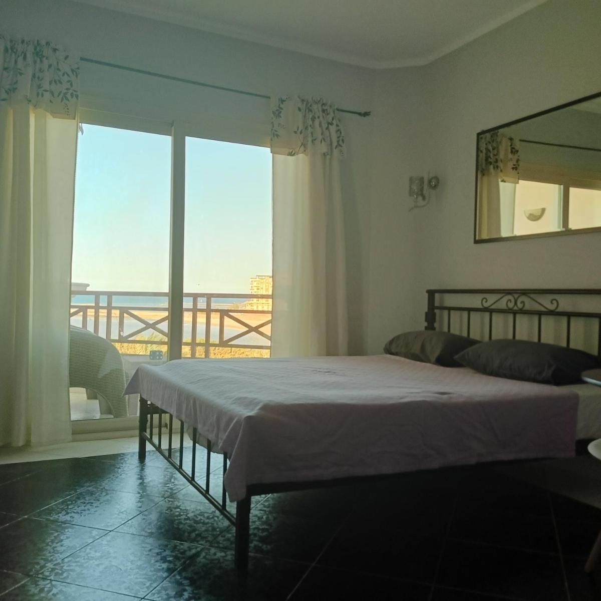 Tony's Privy Beds by Red Sea - Hizvo