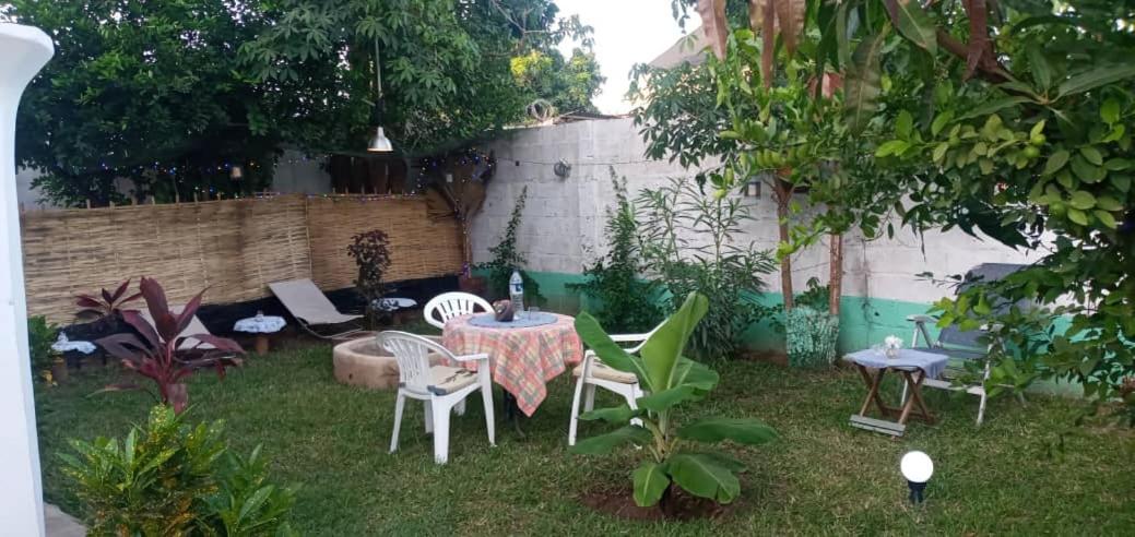 flowerhouse Sukuta Gambia - Housity