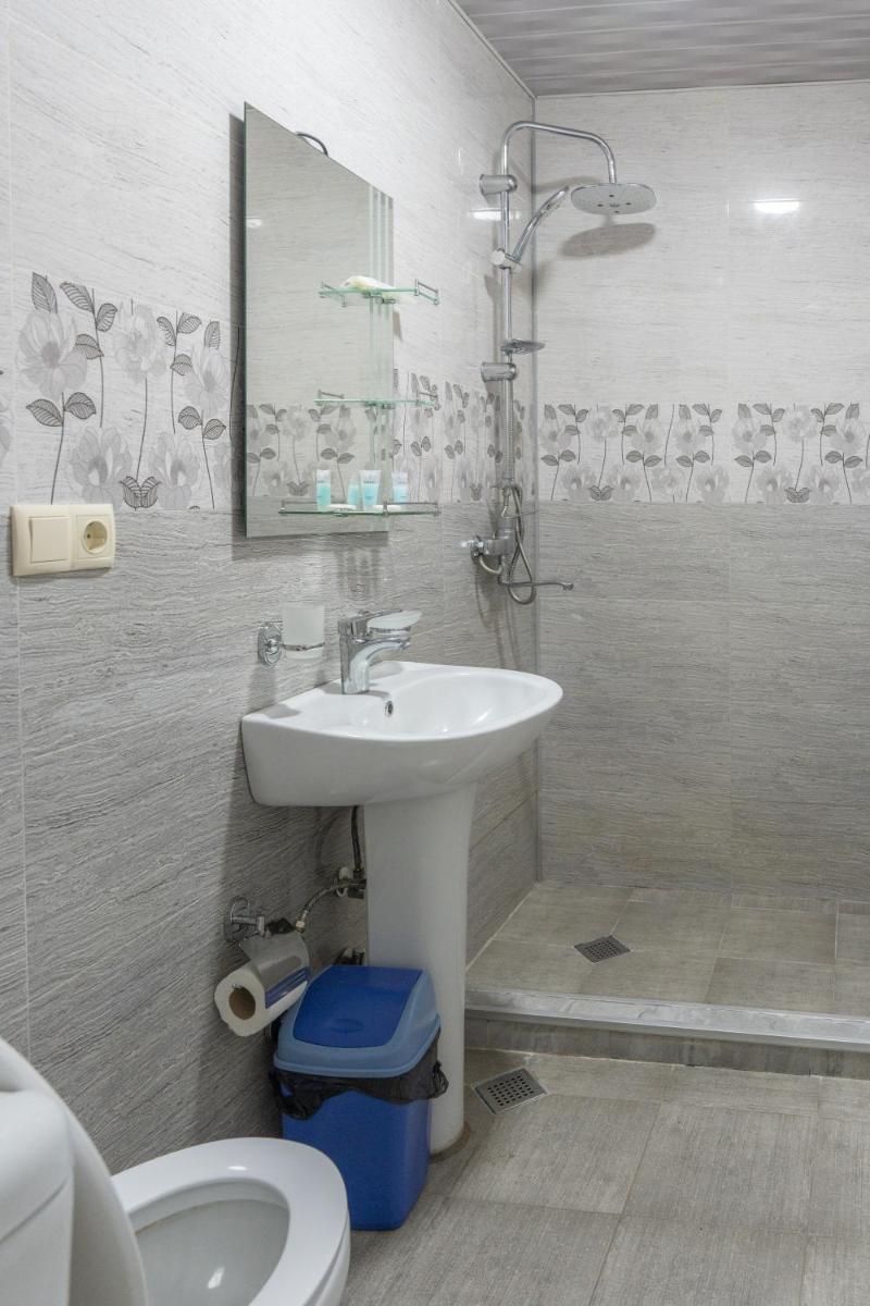 Hotel Lile • სასტუმრო ლილე - Housity
