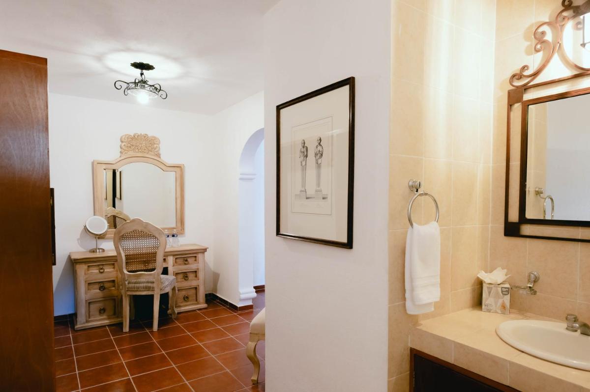 Hotel Hacienda La Cieneguita - Housity