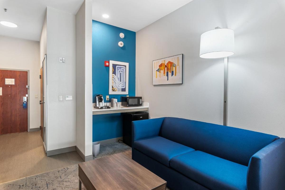 Holiday Inn Express & Suites Maumelle by IHG - Housity
