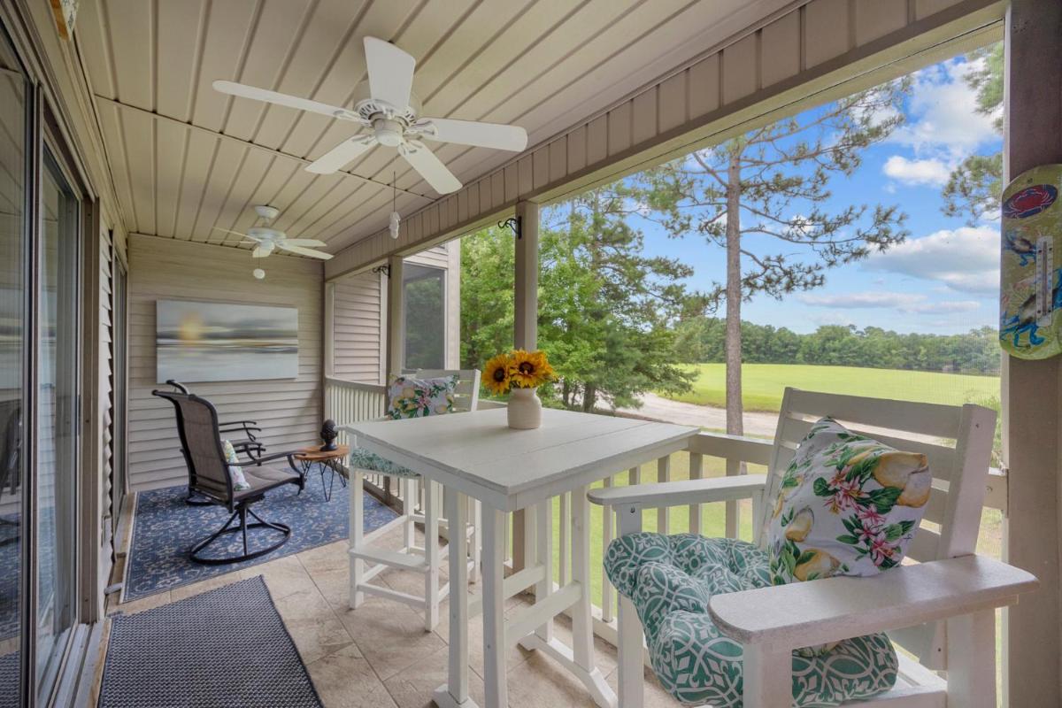 Suitetrails - Golfers Paradise! 3 BR 2nd floor Stylish Condo located in True Blue