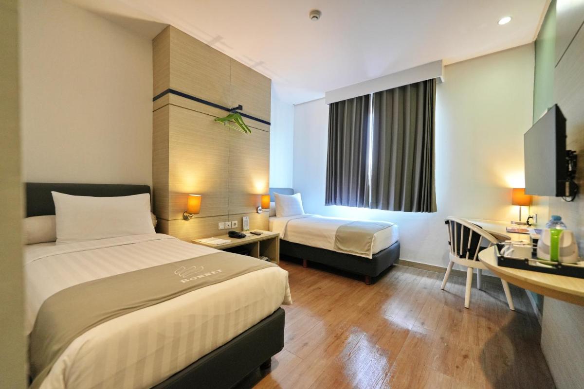 Bonnet Hotel Surabaya - Hizvo