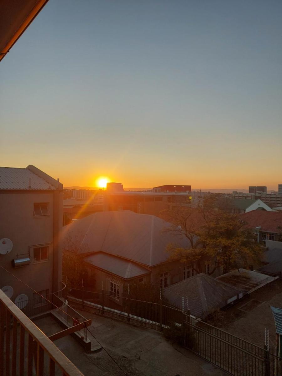 City Outside Tranquility Inside - Hizvo