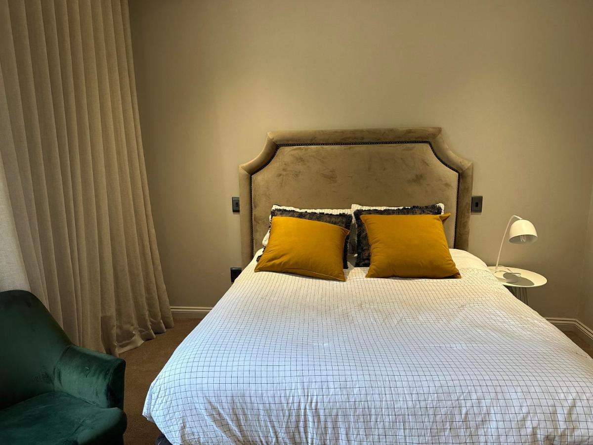 Luxury holiday home 3 bedroom, 3 bathroom house in Nahoon - Housity