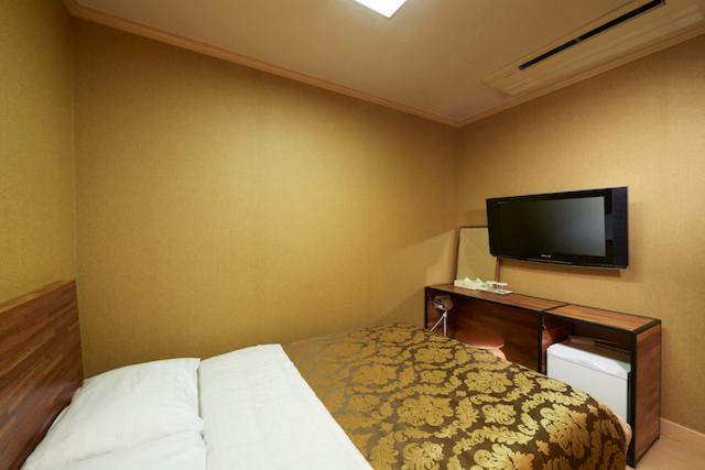 Noble Hotel - Housity