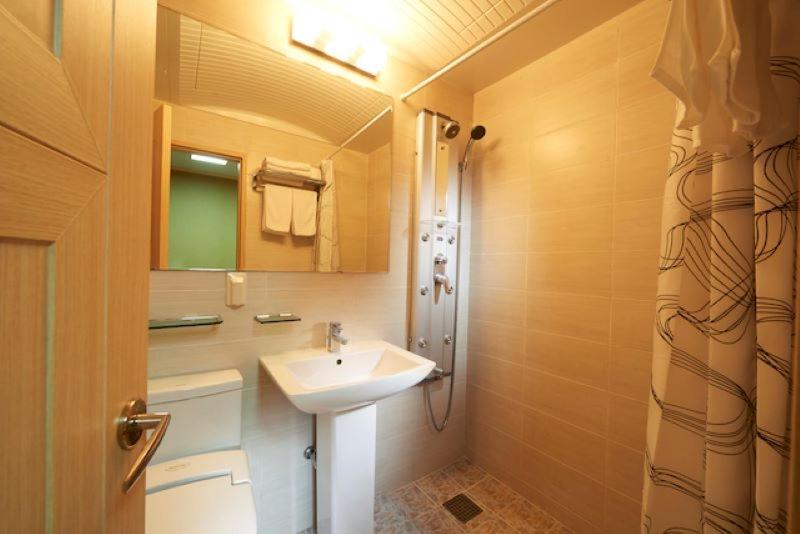 Noble Hotel - Housity