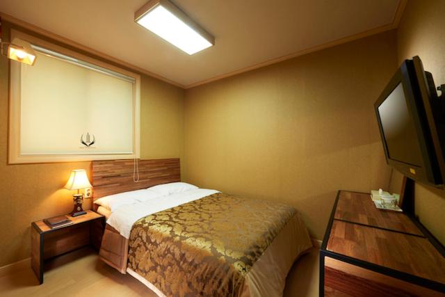 Noble Hotel - Housity