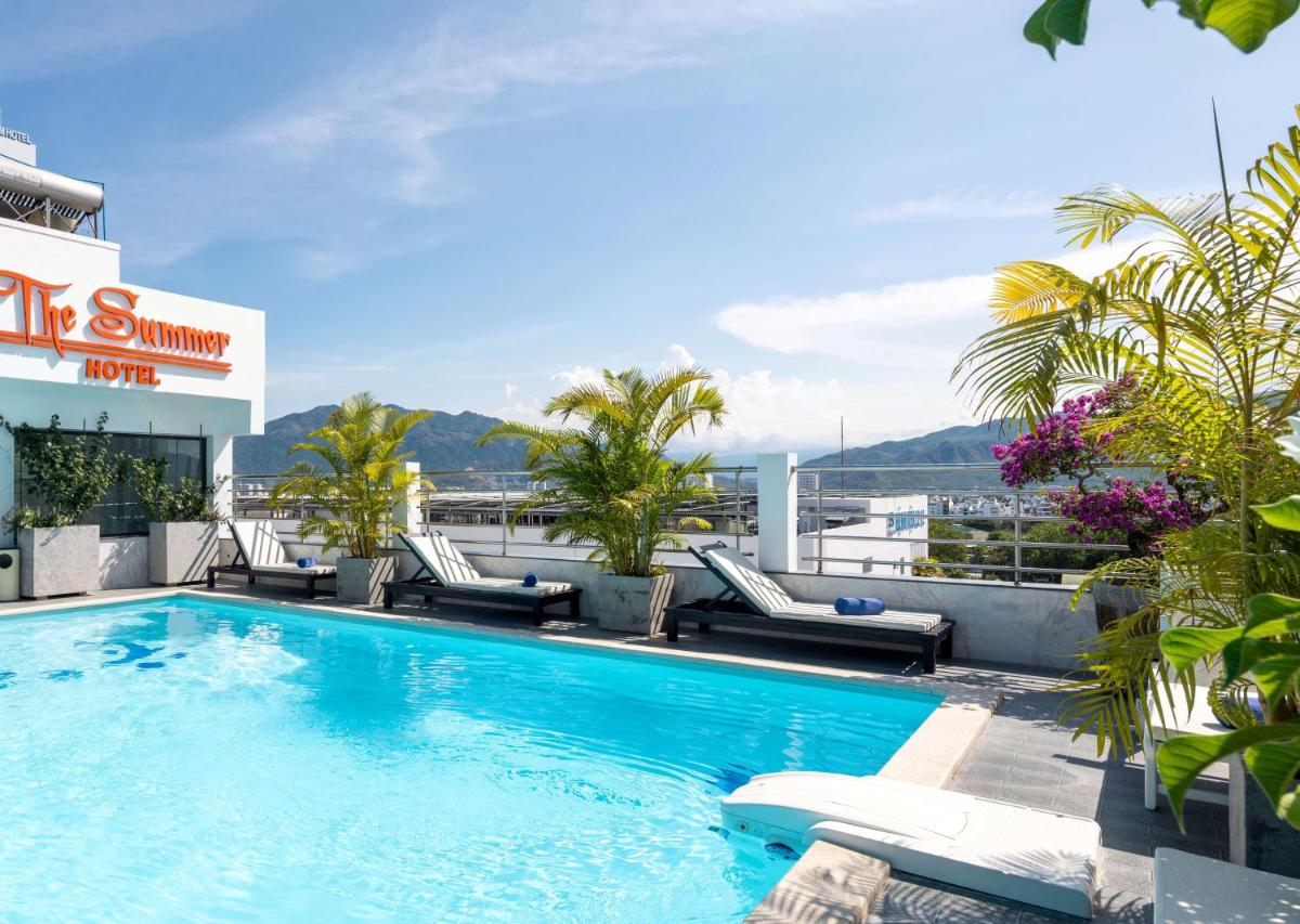 The Summer Hotel - Hizvo