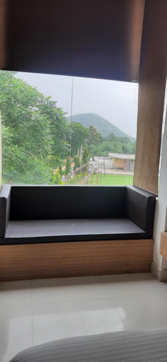 Hotel Hallmark - Housity