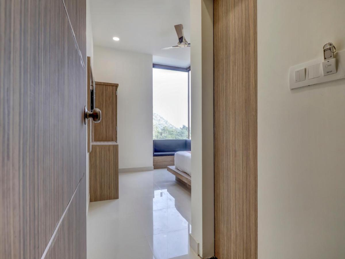 Hotel Hallmark - Housity