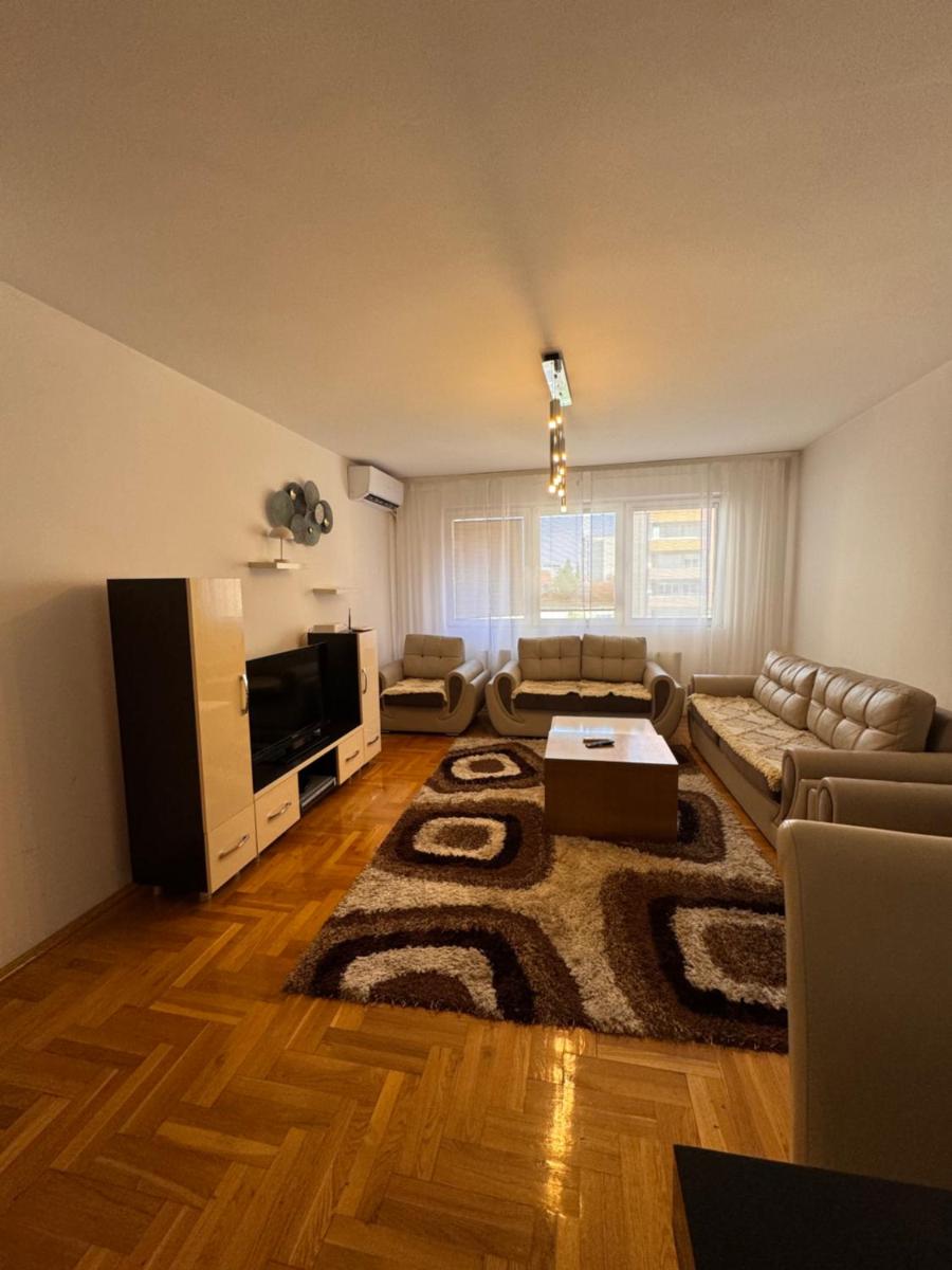 Big spacious apartment in Pej center with WI-FI - Housity