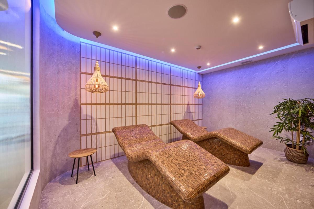 Zona de estar de Tomir Portals Suites - Adults Only