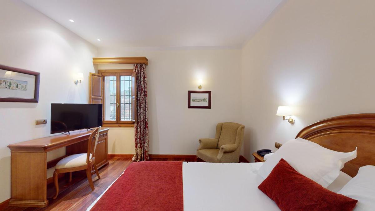 Cama o camas de una habitación en AZZ Peñafiel Las Claras Hotel & Spa