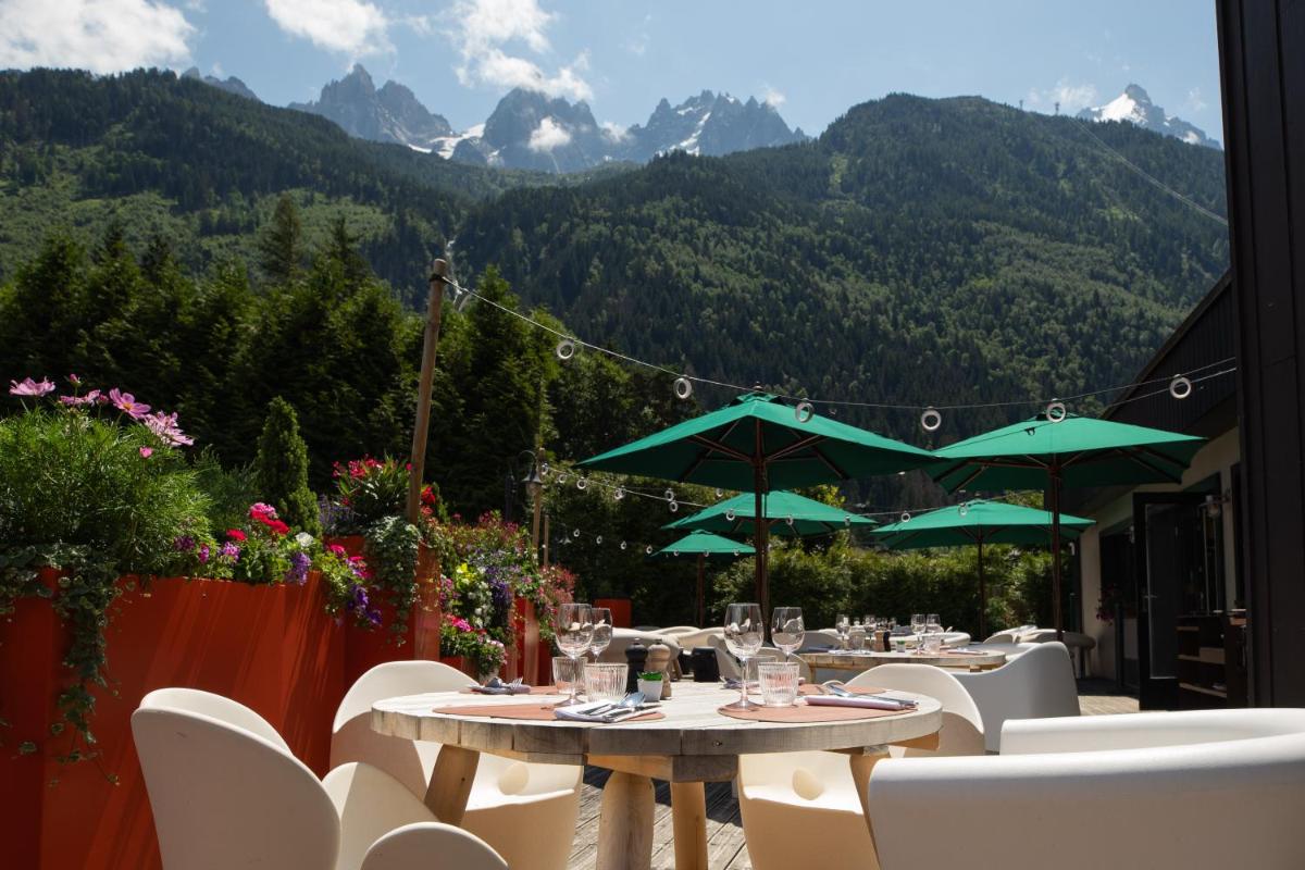 Vue générale sur la montagne ou vue sur la montagne depuis l'hôtel
