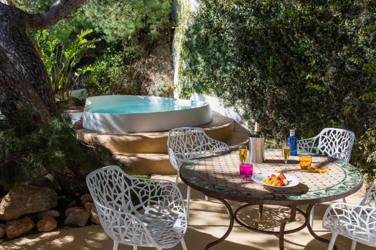 Jardín al aire libre en Hacienda Na Xamena, Ibiza