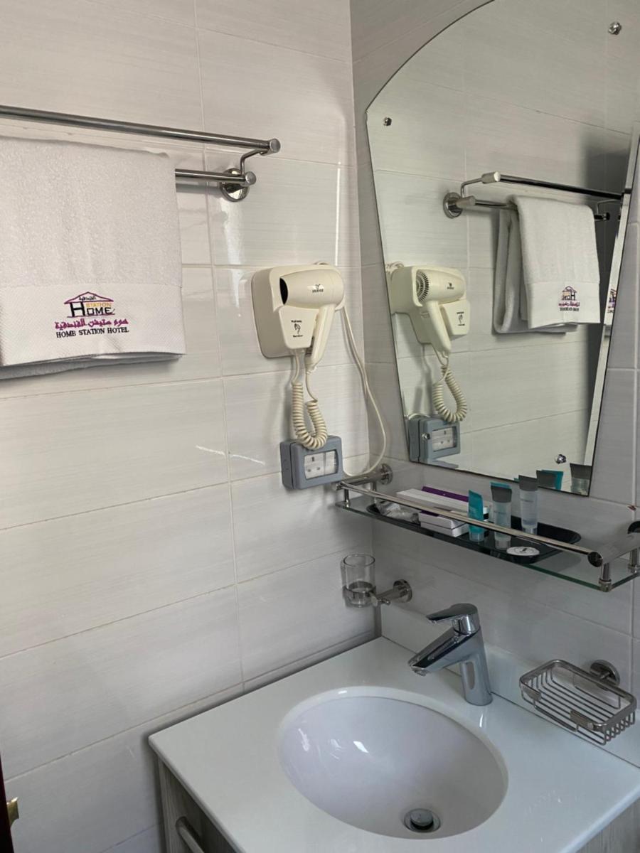 Home Station Hotel - Housity