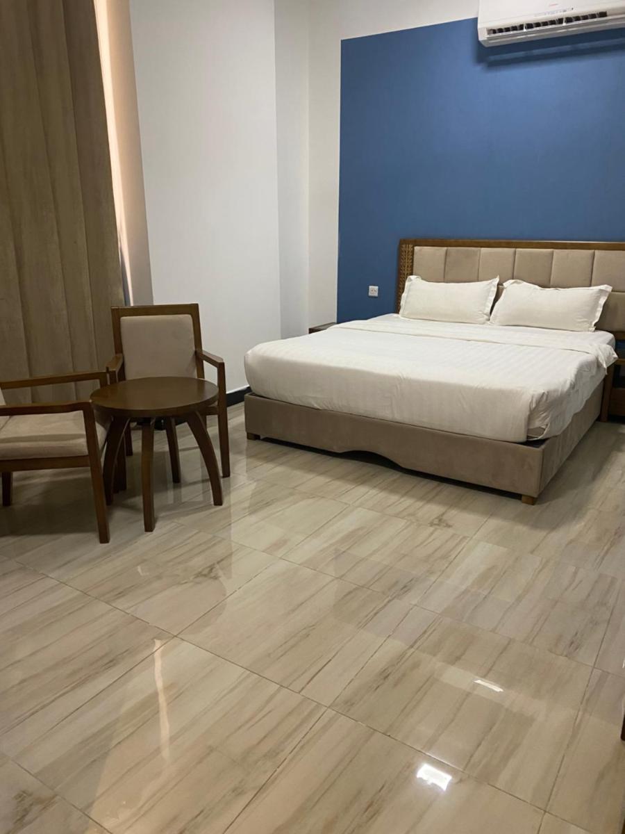 Home Station Hotel - Housity