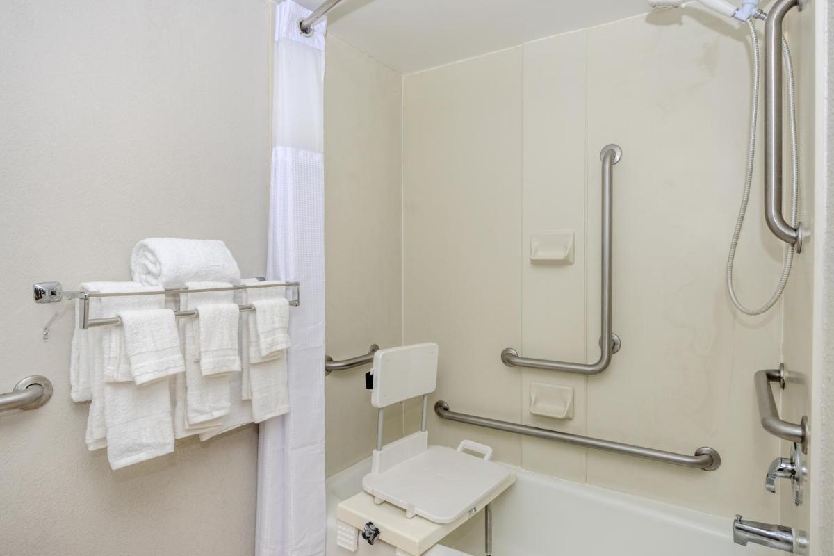 Solomons Inn Resort and Marina - Housity