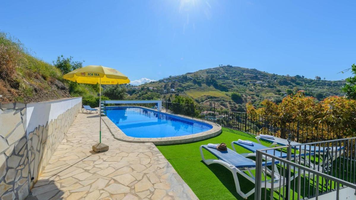 Villa López Cómpeta by Ruralidays - Housity