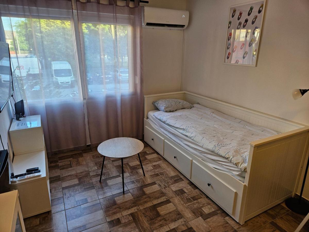 Studio 12 - Housity