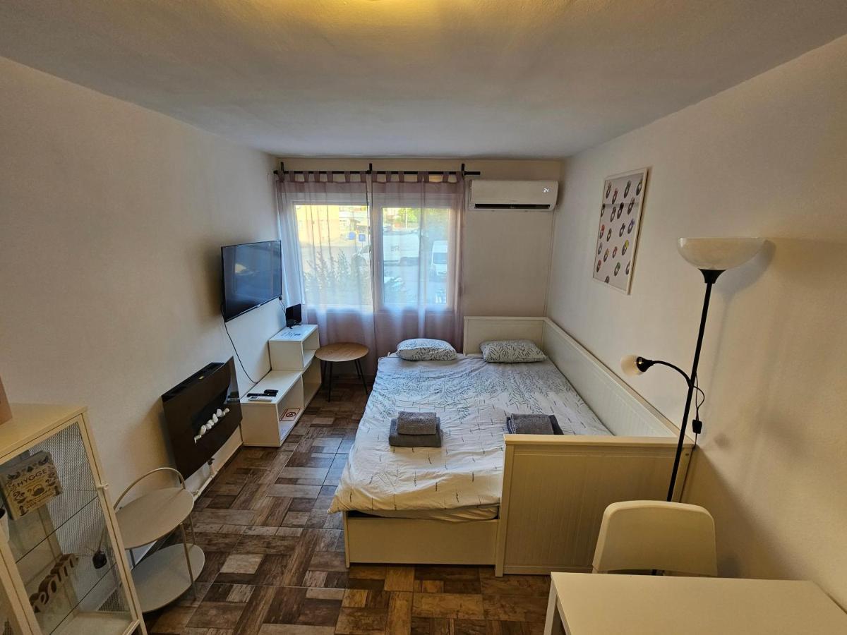 Studio 12 - Housity