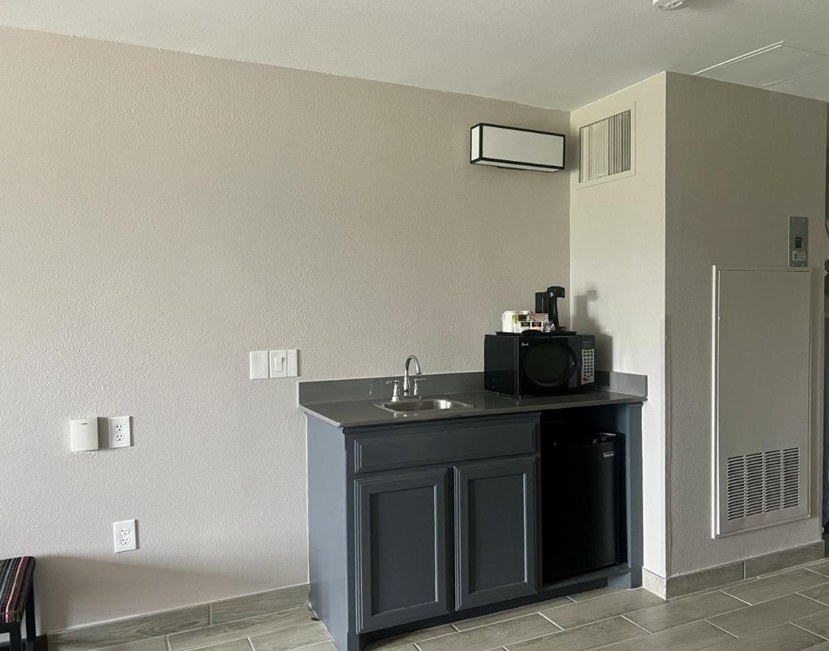 Country Inn & Suites by Radisson, Fort Worth, TX - Hizvo