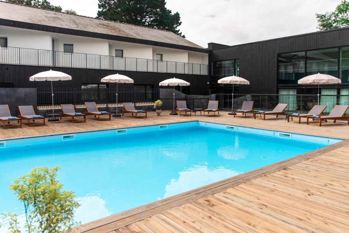 Piscine de l'établissement La Maison OBONO Hôtel & Spa ou située à proximité